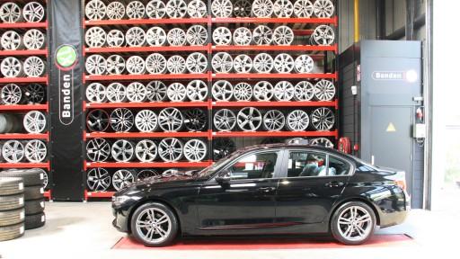 Set 18 inch originele BMW M styling velgen gemonteerd bij Banden XL op deze 3-serie F30.jpg