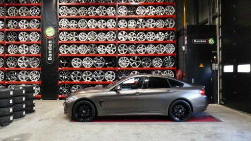 Set 20 inch GMP Swan hoogglans zwart breedset gemonteerd op deze BMW 4-serie Gran Coupe bij Banden XL.JPG