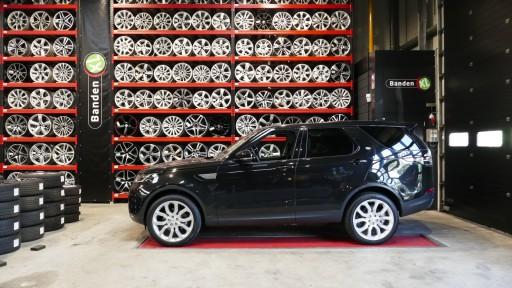 Set 22 inch Range Rover Sport velgen gemonteerd op de Discovery bij Banden XL.JPG