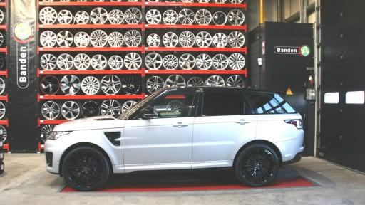 Set 23 inch originele Range Rover sport velgen zwart gemonteerd bij Banden XL Dordrecht.jpg