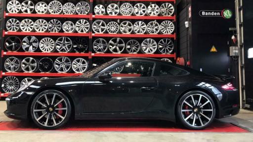 Set 20 inch nieuwe lichtmetalen velgen gemonteerd op deze Porsche 911 991 bij Banden XL.jpg