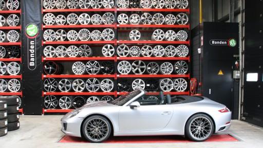 Set originele velgen laten herstellen en gemonteerd onder deze Porsche 911 Cabriolet bij Banden XL 2.jpg