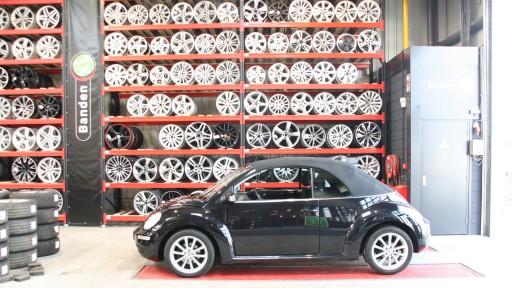 Set 17 inch IT Wheels gemonteerd op deze VW Beetle bij Banden XL.jpg