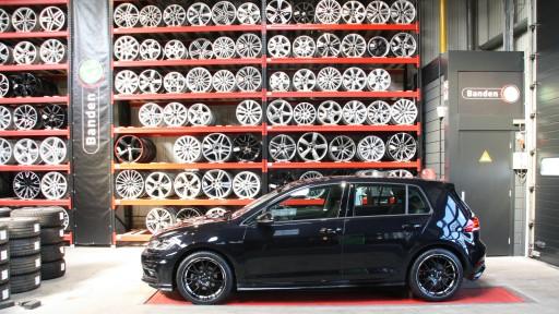 Set 18 inch Monaco velgen gemonteerd op de Volkswagen Golf bij Banden XL.jpg